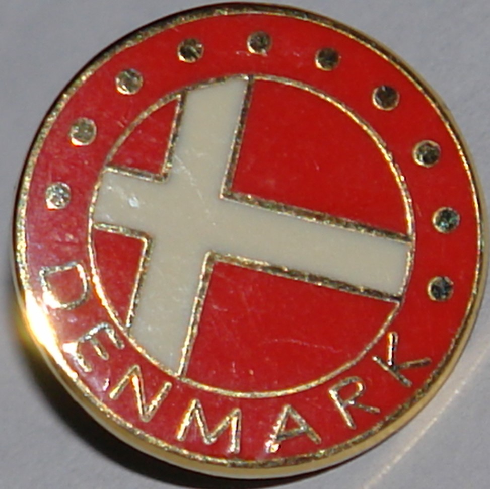 Denmark round badge with cross no 104 - Scottish Football ...