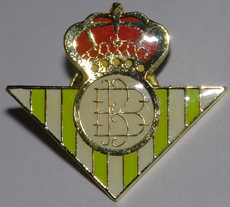 Real Betis fc club badge no 106 – Scottish Football Memorabilia